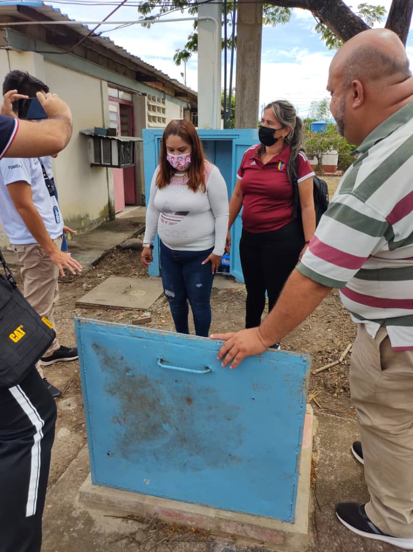 AndersonORomero's tweet photo. Ahora desde el #CEIAguasCalientes reinauguración de batería de baños, cocina y tanque Aéreo en compañía de nuestra jefa de @ZonaEducTachira @Berzabethg1 #MpioPedroMariaUreña @_LaAvanzadora @MPPEDUCACION @FreddyBernal @supervisionZET1 cerrando una semana exitosa @RosangelaOrozco https://t.co/Kp51i5S4Gq