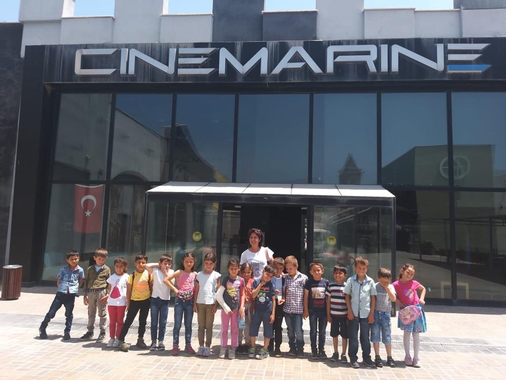 FeritOkulu's tweet photo. Sinemaya girmeyen çocuk kalmasın 😊 https://t.co/qrT4MpL5Cl