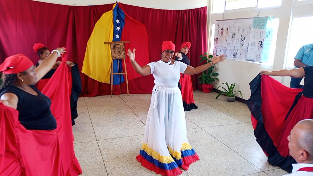 dgei_mppe's tweet photo. #26May Personal Administrativo y Obrero de la EPB *Josefa Venancia Camejo* Municipio Miranda #Falcón realizaron Baile tradicional Dramatizando la Negra Lorenza. @Falcon_Educa @interculzefal @MPPEDUCACION @_LaAvanzadora @WuikelmanAngelP @CulturaDgc @DGCPatrimonioy2 @elianyspalmar1 https://t.co/5R1DZBXjy6