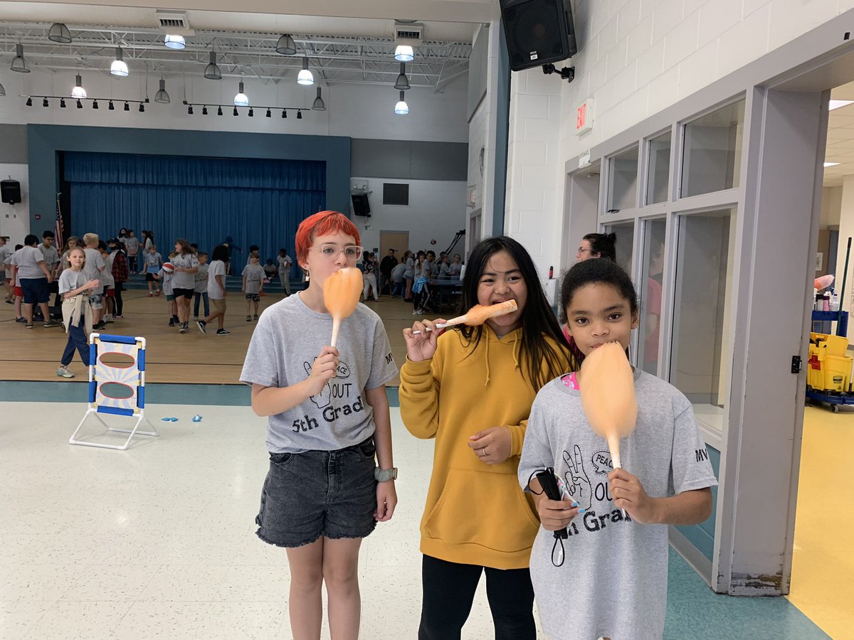 Meadow View Elem.🚌 tweet media