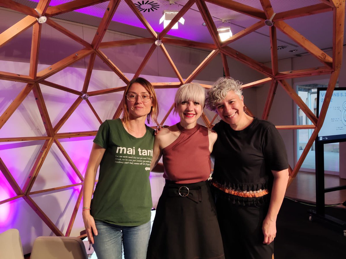 RESPEctproyecto's tweet photo. Equipazo de fantásticas compañeras compartiendo diálogo 🤟🏻✨@RESPEctproyecto @arauna @IolandaTG @RemediosZafra @MuseuVidaRural @LaConca51 https://t.co/QDB98ltDzp