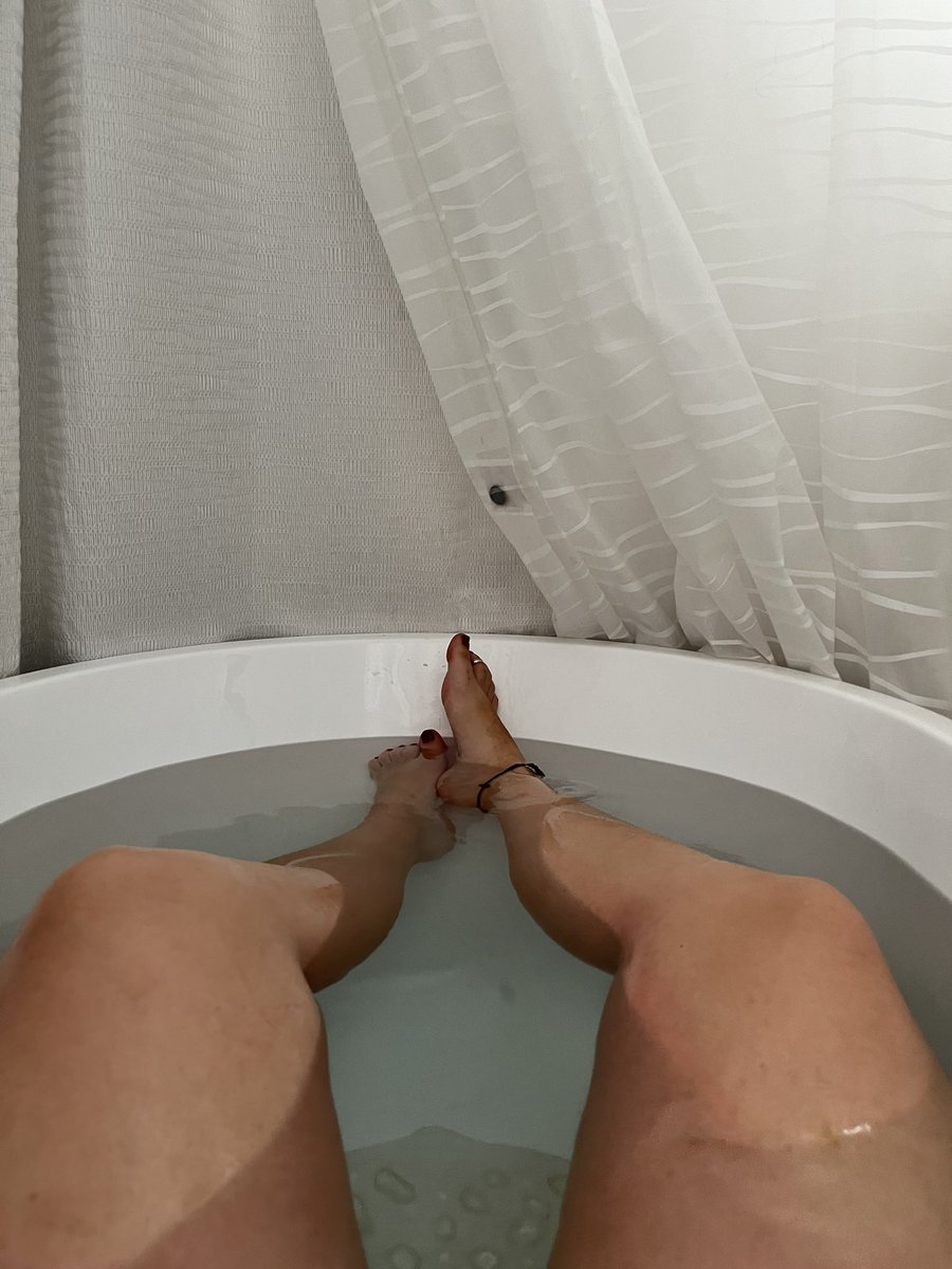 TinyHotToes's tweet photo. Bath time fun  😉 Check out for more content: https://t.co/m5G9iE0KtV  #bathfun #feet #feetworship #onlyfansgirl #onlyfans #adultcontent #feetfinder #legs #FOOTFETİSH https://t.co/bKY68to8s6