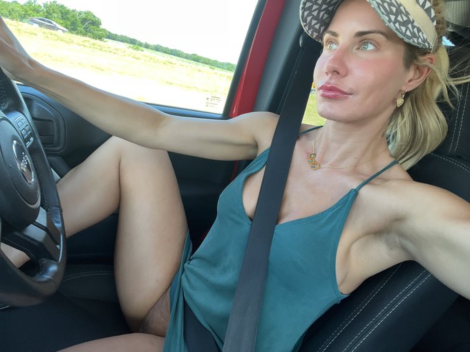 You like to get high I like to get paid 🤑 I been on some hustler shit since 6th grade 😏 https://t.co