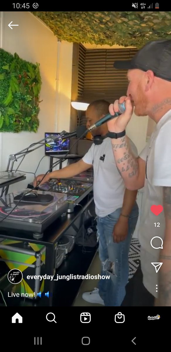 MCASHGULLY's tweet photo. Me and the goat.. dj Gary T 
on the mighty @krushfmradio https://t.co/KdoWWTLyi1