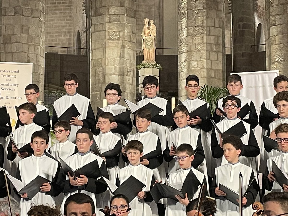 carlescampuzano's tweet photo. Acabem el dia a #santamariadelmar escoltant la @SimfonicaCugat i @EscolaniaMont en benefici de @FundacioNenDeu . Deliciós!  #discapacitat #cultura #tercersector https://t.co/wNYNfPhH3m