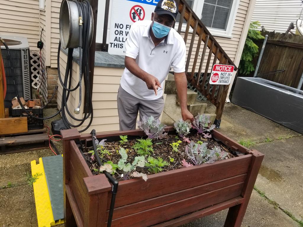 RecircFarms's tweet photo. Happy #MemorialDayWeekend ! We are testing our soil @ our garden site with our #Veterans! Our weekly program, sponsored by @Humana and @USDAgov, supports healthy lifestyles by growing food and community. If you are interested in participating, email dcelis@recirculatingfarms.org https://t.co/DQy6sDpDUI