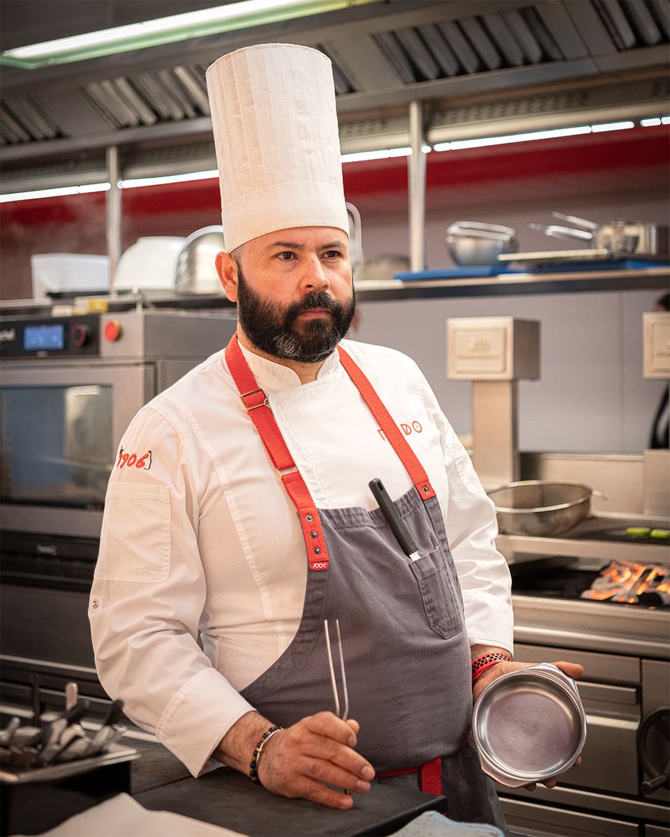 daNi

Nuestro jefe de cocina en #NaDoCoruña, todo un veterano y un ejemplo de superación. 

#conceptoNaDo
#MilitanciaAtlántica
#CocinaGallegaAtlántica

#equipoNaDo #restaurante #cocinaprofesional