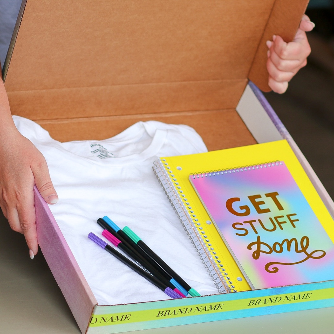 Think outside the (pizza)box! 🍕 Turn it into a custom designed corporate swag box instead!

#iboxup #custombox #mailers #brandedpackaging #packaginginspo #productpackaging #smallbusinesspackaging #customboxes #recycledmaterials #boxdesign #packagingbox