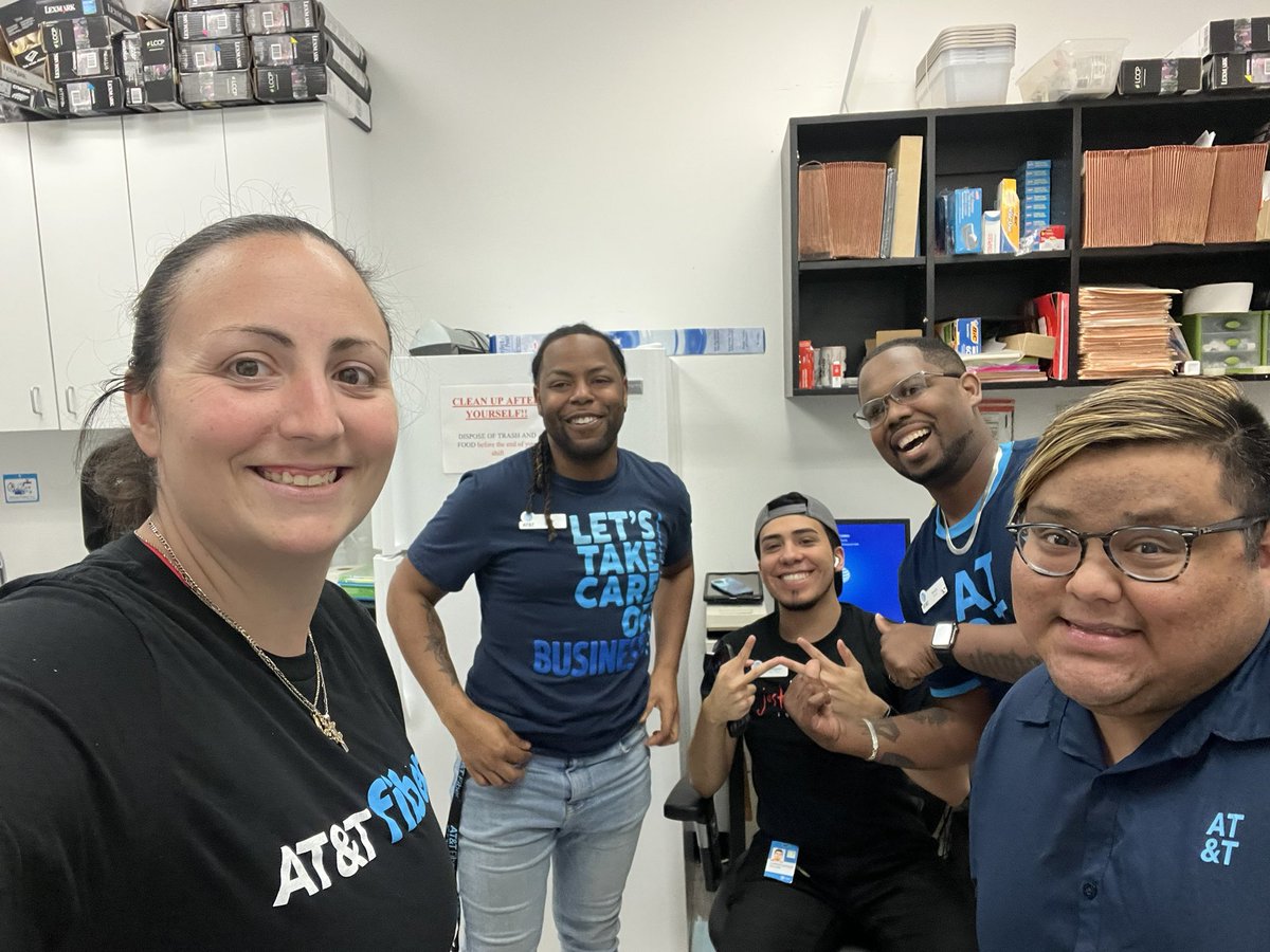 OnlyDiggs's tweet photo. Store visit with everyone’s favorite SEL @bpioli22 ! Making sure everyone knows what’s what!! Thanks for stopping by #OperationallySound #OperationalExcellence https://t.co/cDFxfbeIe6