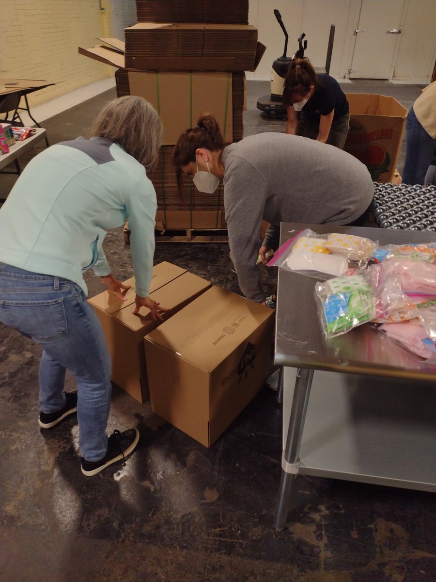 CFBNJ's tweet photo. As Period Poverty Awareness Week comes to an end, we want to give a special thank you to those in our community working to end period poverty. Our Women Fighting Hunger recently held their #GreatBigPeriodProductDrive, which collected at least 34,000 period supplies &amp; over $8,200! https://t.co/8jGrW29gPI