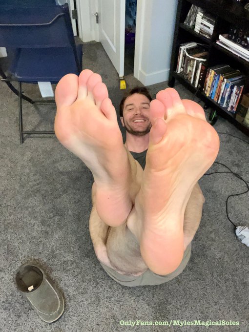 Just finished a work out&hellip; Would you mind helping me stretch? https://t.co/CKB0aXOVEC