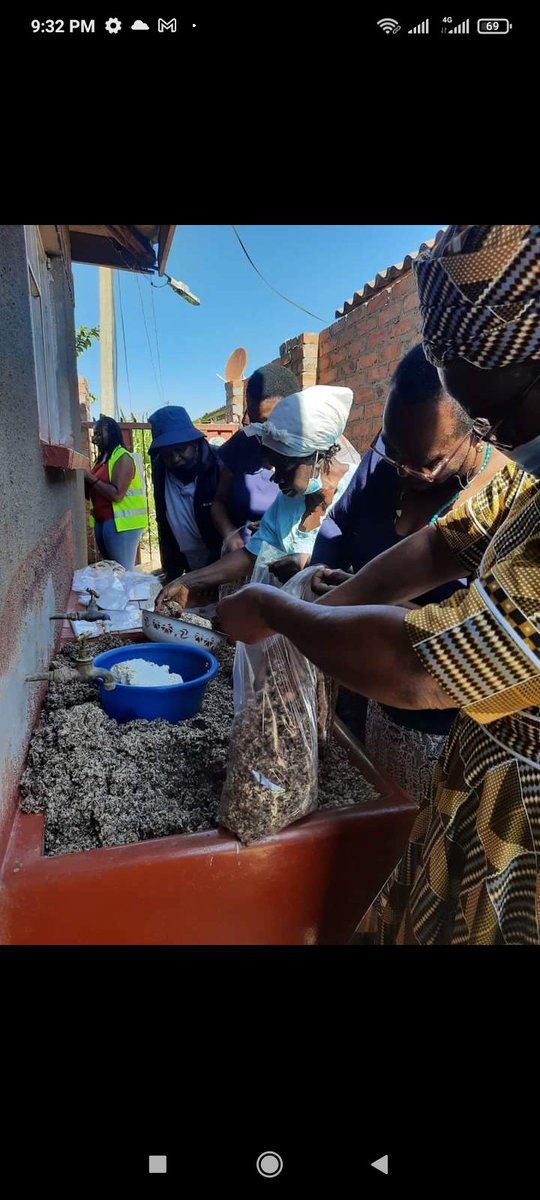 SproutWomen2018's tweet photo. Today in Chitungwiza Zengeza 5 SWET trained women in oyster mushroom farming. As an organization we exist to support women &provide spaces for collaboration, innovation & creativity to enhance our livelihoods.
#LivelihoodProjects
@ActionAidZim @ReynaTrust @ZIMCODD1 @gp_zim https://t.co/SV1e4iiEwT