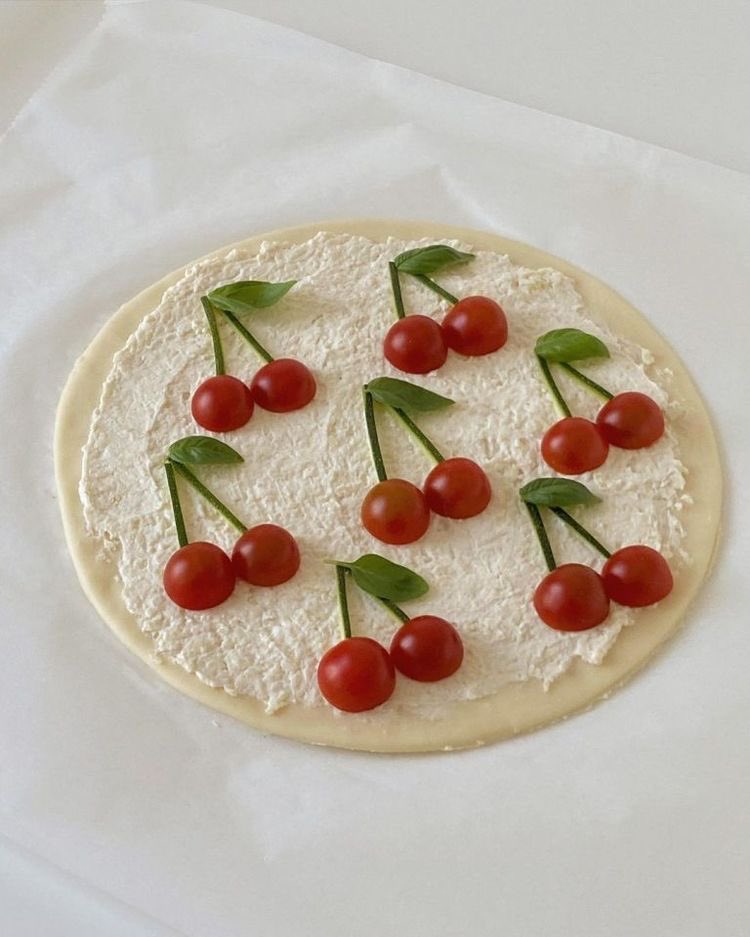 SoftnessDaily's tweet photo. cherry pizza 🎀 https://t.co/z9VL0hUT92