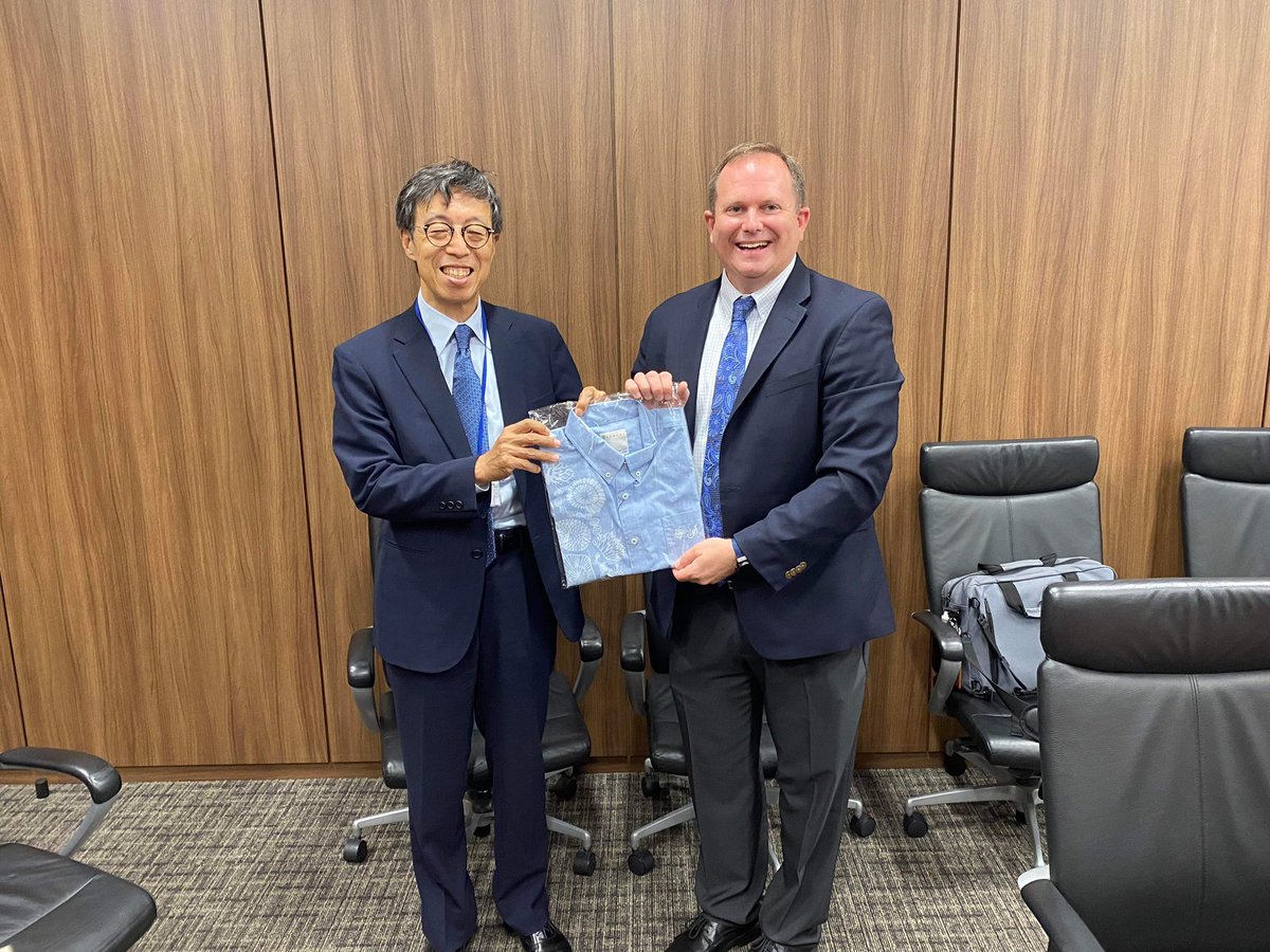 JanesDaishi's tweet photo. Thank you @Japanfoundation for your strong support of @OISTedu  and @OISTFoundation for our new Japan-U.S. Science Communication and Policy Network program. 

What an honor to present President Umemoto with a #10yearsofOIST kariyushi shirt and discuss science and society. https://t.co/tmXyeLJKyD