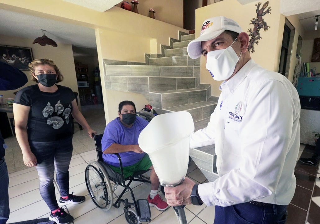 soypacosantos's tweet photo. #HistoriaDeVida / Ezequiel Romero  recibió su prótesis de pierna. Les comparto unas fotitos del proceso que sin duda será el inicio de una nueva etapa.  

Donar mi quincena es un placer. #seguiremosapoyando #EquipoPacoSantosYGumen https://t.co/eQpaOVzM0D