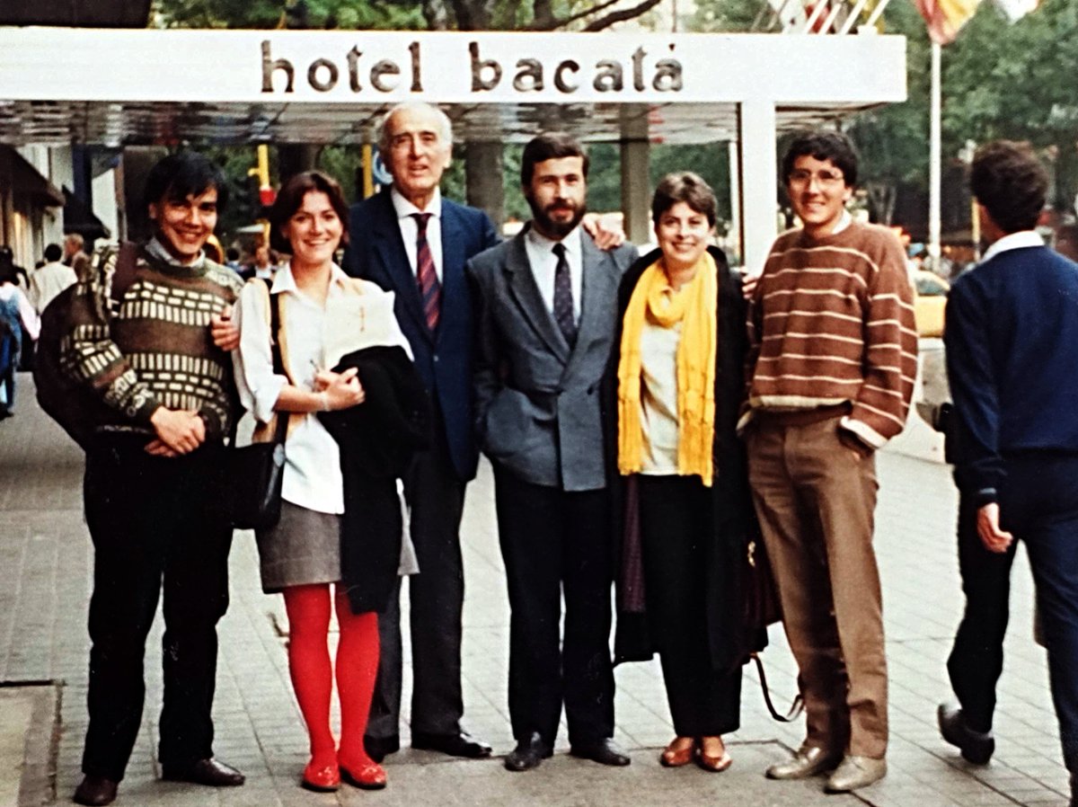Coljuristas's tweet photo. #CCJ34Años Cumplimos 34 años trabajando por la defensa de los derechos humanos, el respeto del derecho internacional humanitario, la consolidación de la democracia y la paz, y la garantía de los derechos de las víctimas en 🇨🇴. 

#TwitterFITS2022

Cómo empezamos / Cómo vamos https://t.co/cILRW2LlYp