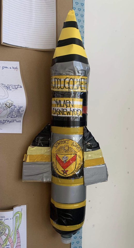 Amazing morning with Josh Skinner inspiring both girls and boys in Year 5 to follow their rugby playing dreams. Thanks for joining us in our whole school assembly as well to receive the Black and Ambers rocket 🚀 <a href="/NewportRFC/">Newport RFC 1️⃣5️⃣0️⃣</a> <a href="/MP_Primary/">Mount Pleasant</a> #ymlaencasnewydd
