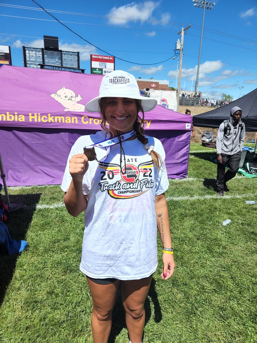LSNGirlsTrack's tweet image. 1st year of High school Shot. 
2nd place at Districts. 
3rd place at Sectionals... 
Wrapped it up with a 7th place all state finish in Jeff City this weekend. 
Not to bad for a rookie. Congratulations Olivia K!
@LSNActivities @LSNTrackField