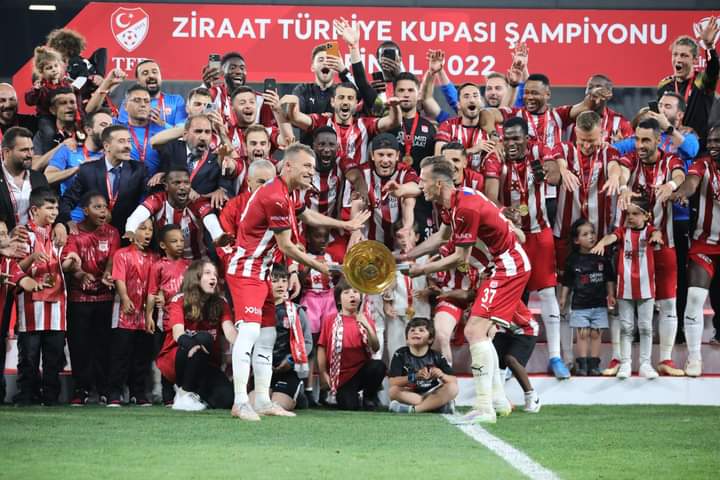 Servet581's tweet photo. @Sivasspor 
@RCALIMBAY 
@sivasvaliligi 
#SampiyonSivasspor https://t.co/2AOsa96hUW