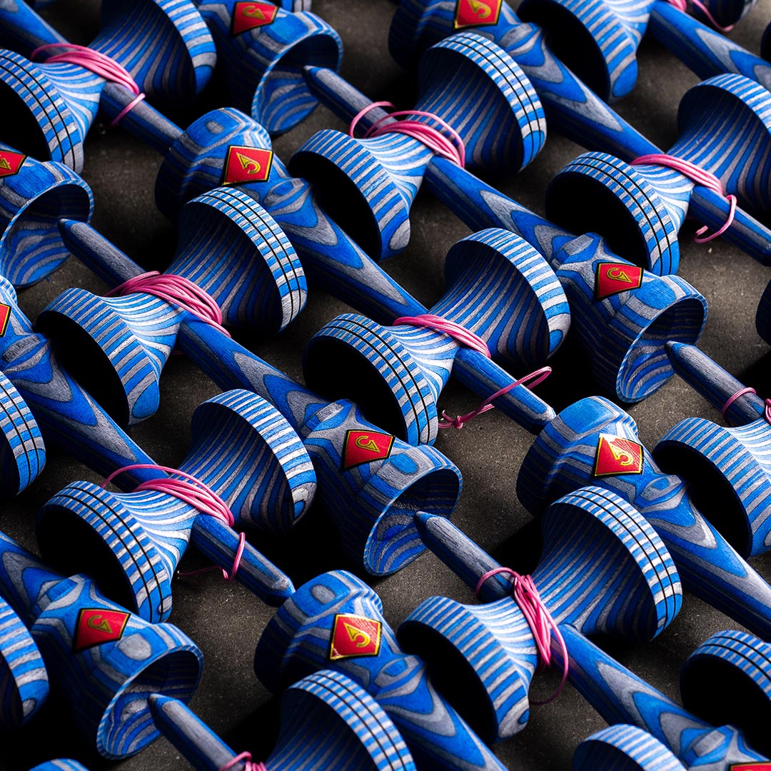 Introducing the Craft Blue Bird!
•
Nova Shape ☑️
Extra-Long Pink String &amp; Bearing ☑️
Complete &amp; Ken Only Options ☑️
•
AVAILABLE NOW 👀🔥 
bit.ly/3MVYSK6
•
#kendamausa #kendama #kusa #craftkendama #TGIF #handcrafted #skilltoy #kendamalife #love #FridayFeeling