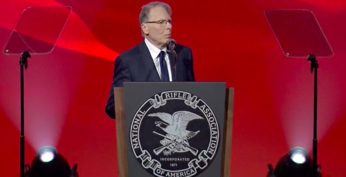 timkmak's tweet image. CEO Wayne LaPierre on stage a NRA convention saying in response to the shootings in Uvalde that the country needs to "fully fund" police and school security

He said we should fix mental health system; "We need to put violent felons in prisons where they belong."