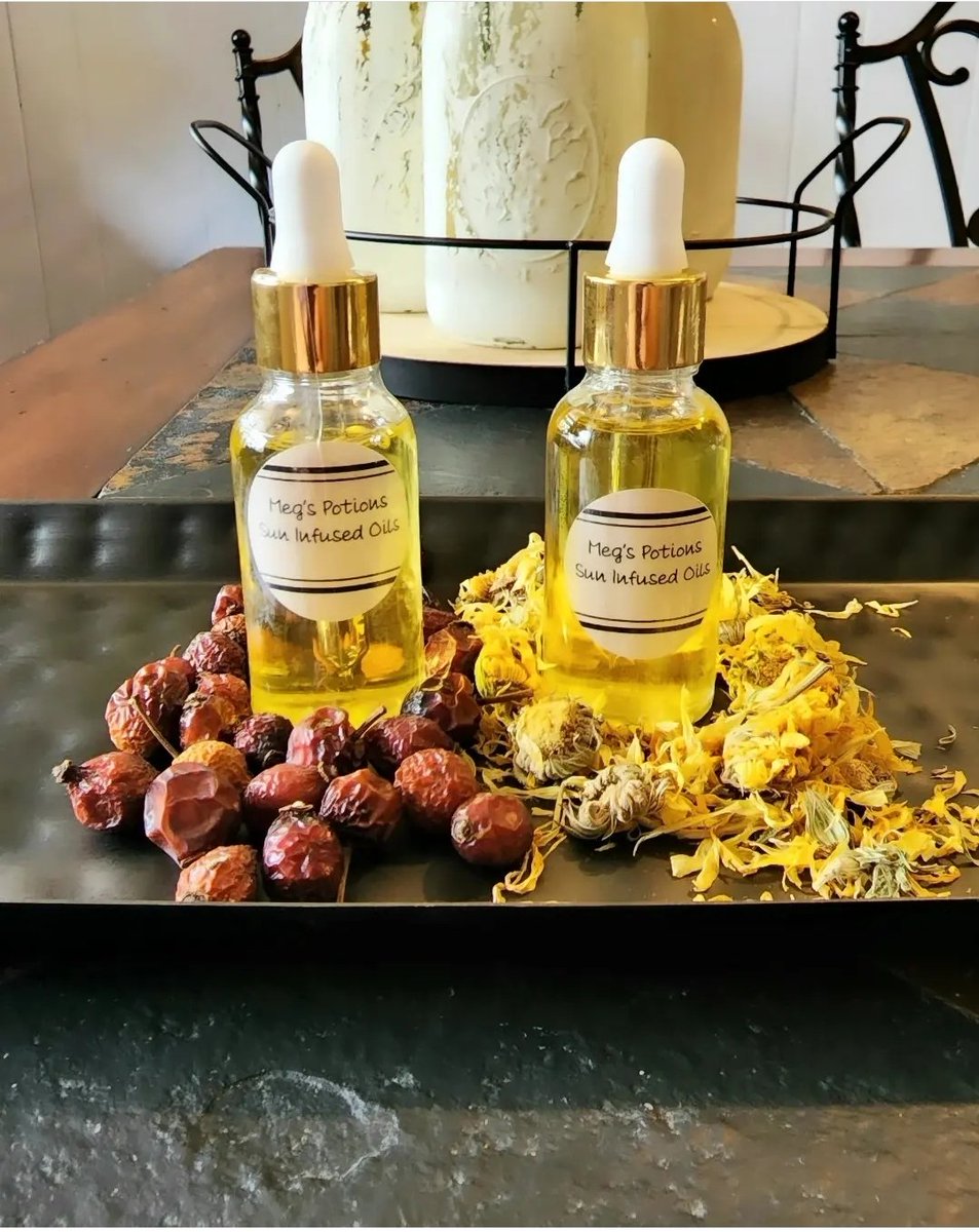 Megspotions's tweet photo. Handmade sun infused Rosehip or Calendula oil. 
-$11 each 
https://t.co/MmDbPhlEKz 

#megspotions #calendula #essentialoil #handmade #suninfused #rosehipoil #calendulaoil #skincare #antiinflammatory #antiaging #vitaminE #oil https://t.co/4vZ9zmWnjE