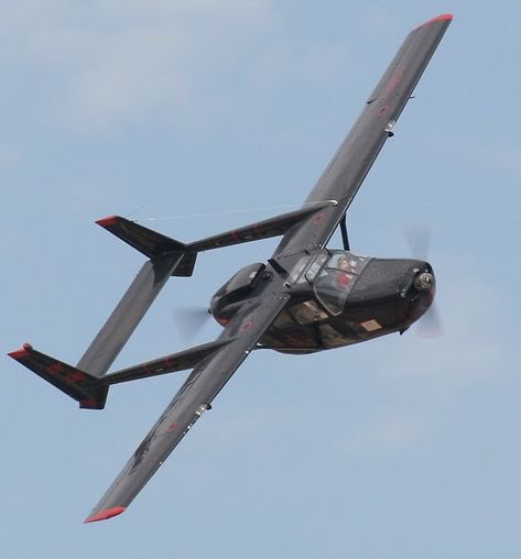 rbsamuel's tweet photo. En denuncia hoy frente a #INABVE por robo millonario a #Excombatientes y #Veteranos, exigir cumplimientos a promesas de Bukele y la ley, sobrevoló avioneta Cessna O-2, Push And Pull, idénticas a las que se usaron durante la Guerra contra la guerrilla

Con qué intención?? https://t.co/Vqlc4szonp