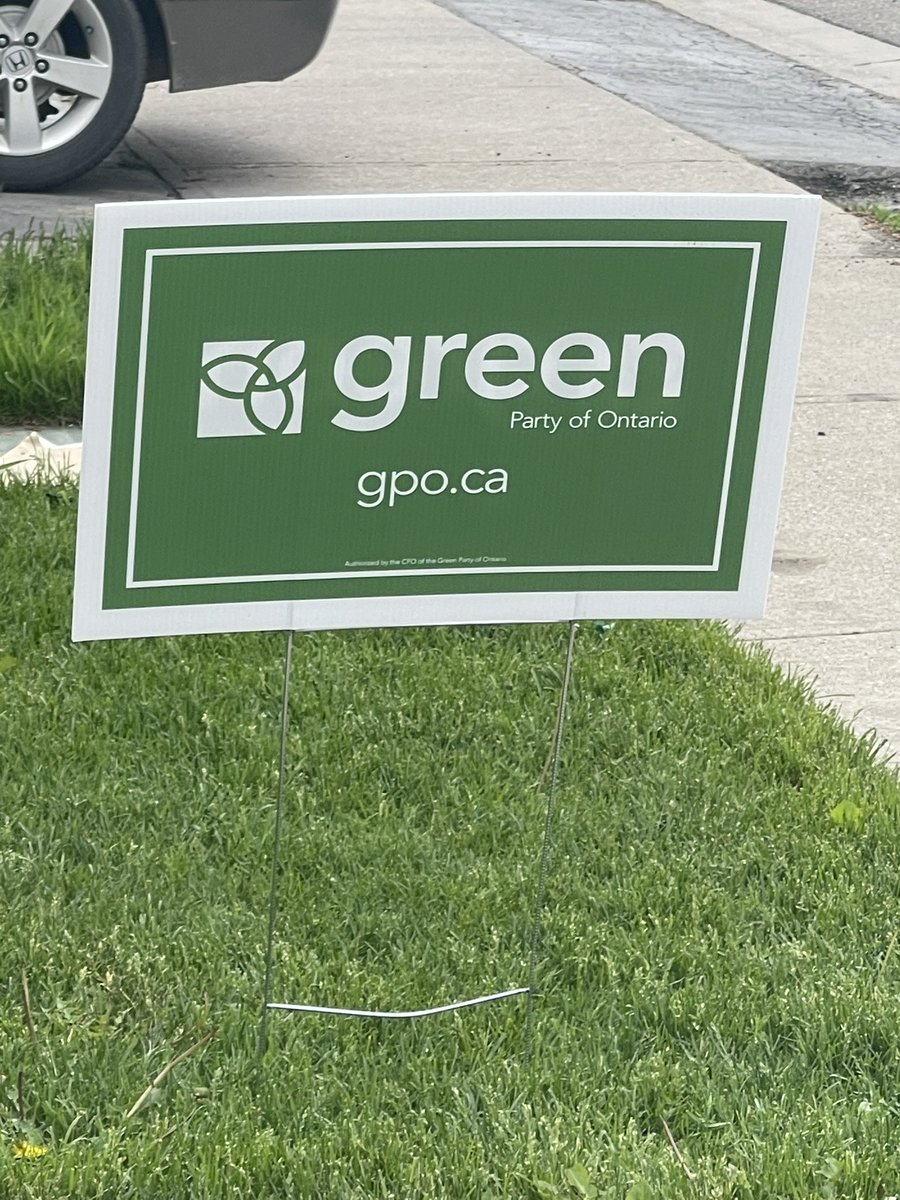 Thanks Jamaal Blackwood @OntarioGreens candidate for my riding for dropping off my sign last night🙏🏼

#Vote #onpoli #elxn43