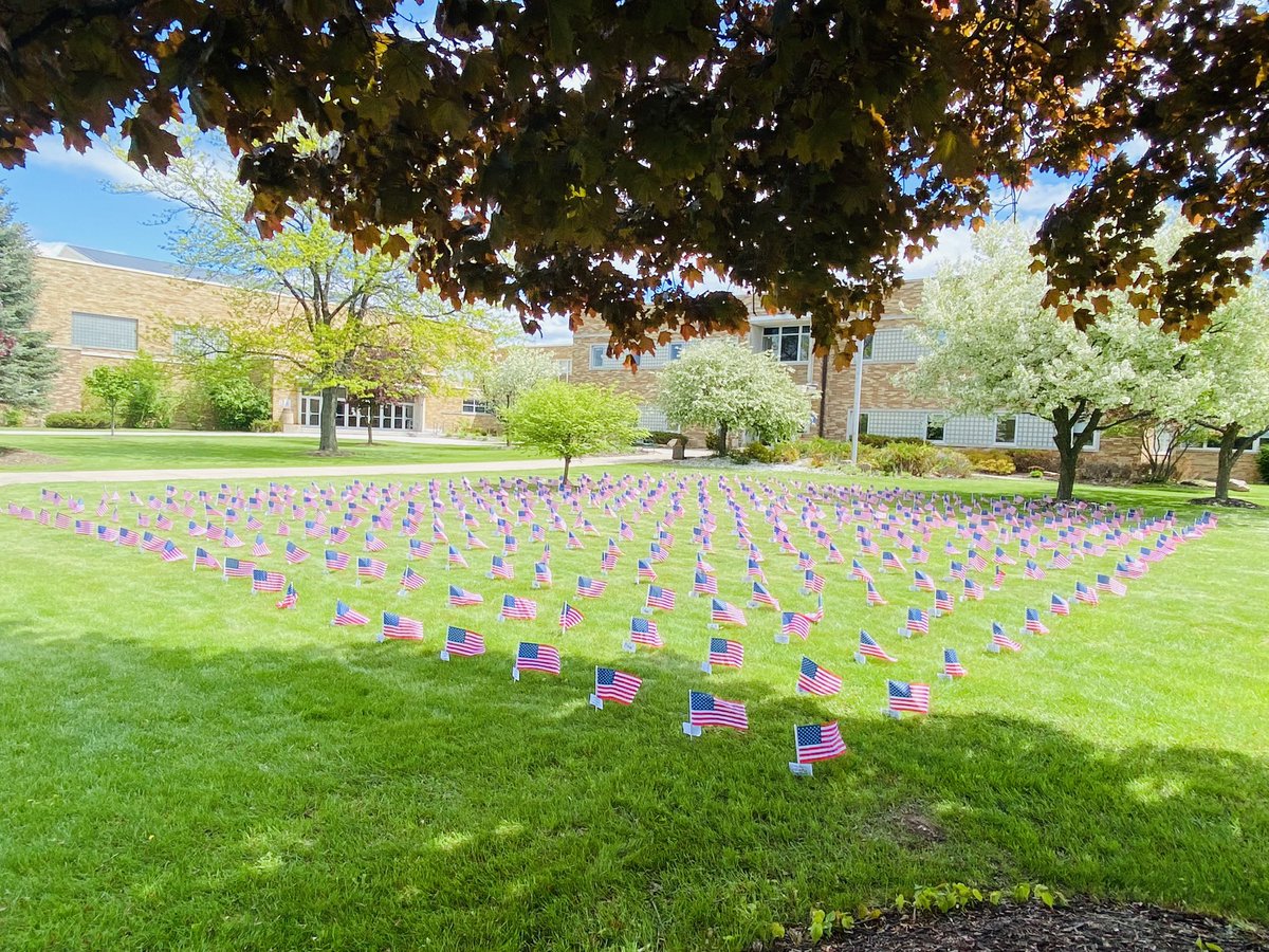 ms_long08's tweet image. Students and Staff at the DC Everest JH placed flags in a Memorial Day tribute for family members who have served in the military and are no longer with us. Stop by and take a look at the memorial and reflect on the sacrifices that so many have made. @DCE_JH #MemorialDay