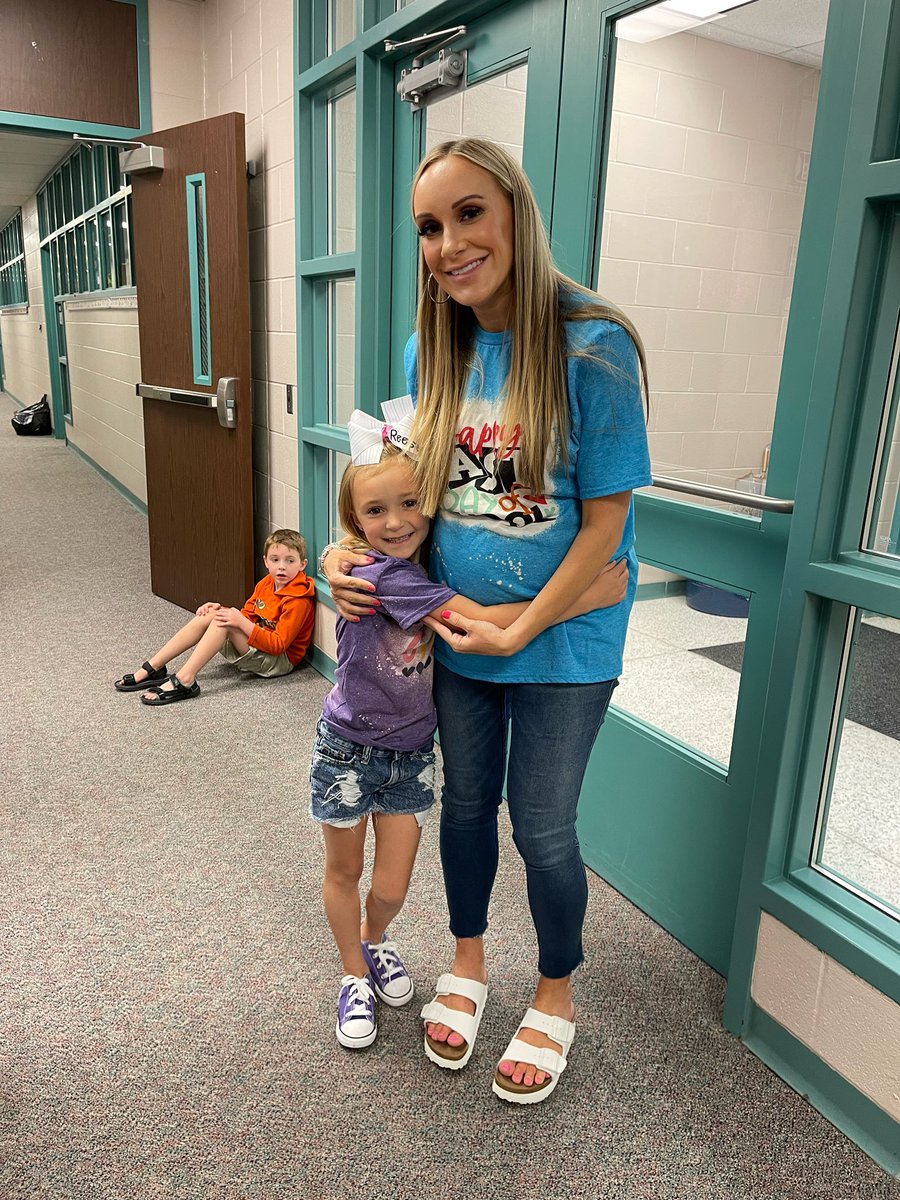 JTurnerWCE's tweet photo. Happy Last Day of School! I hope everyone has a wonderful summer!! βοΈπ #mbebears https://t.co/wlitNjv9CJ