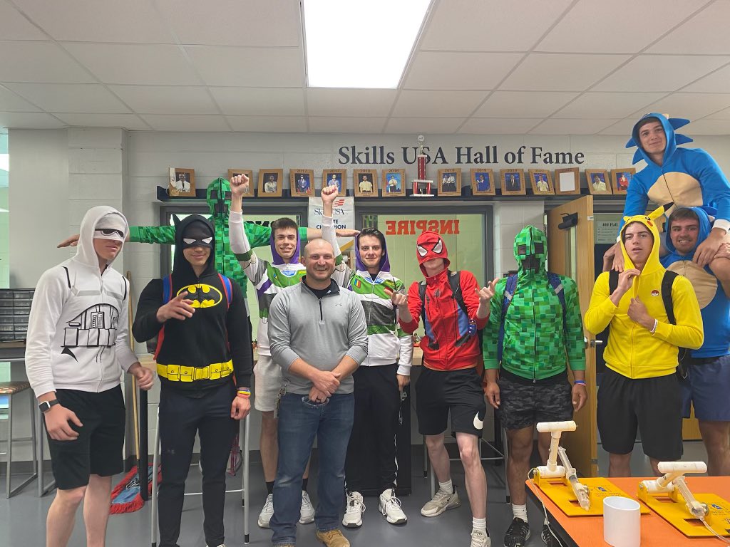bjsspencer's tweet photo. Today was dubbed “senior skip day” and these are most of our baseball seniors showing up and having fun with a dress up day. This is leadership! Thank you for being present baseball seniors. ❤️ @_OHS_Baseball #OregonAchieves https://t.co/Bl02VI7W3X