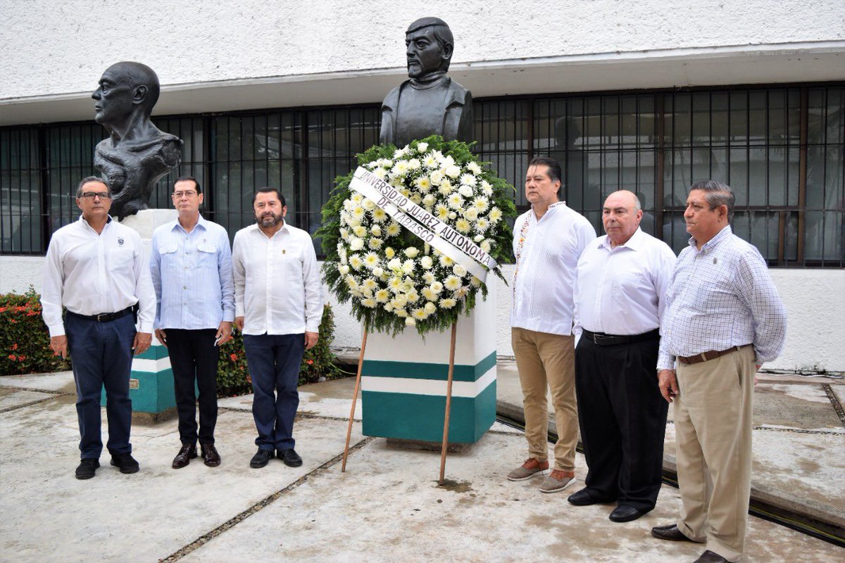 DaceaLuis's tweet photo. Honrar honra y por tanto hoy rendimos homenaje en @UJAT al gran poeta tabasqueño Arq. José Carlos Becerra a 52 años de su muerte. https://t.co/NA1VL5Xg9i