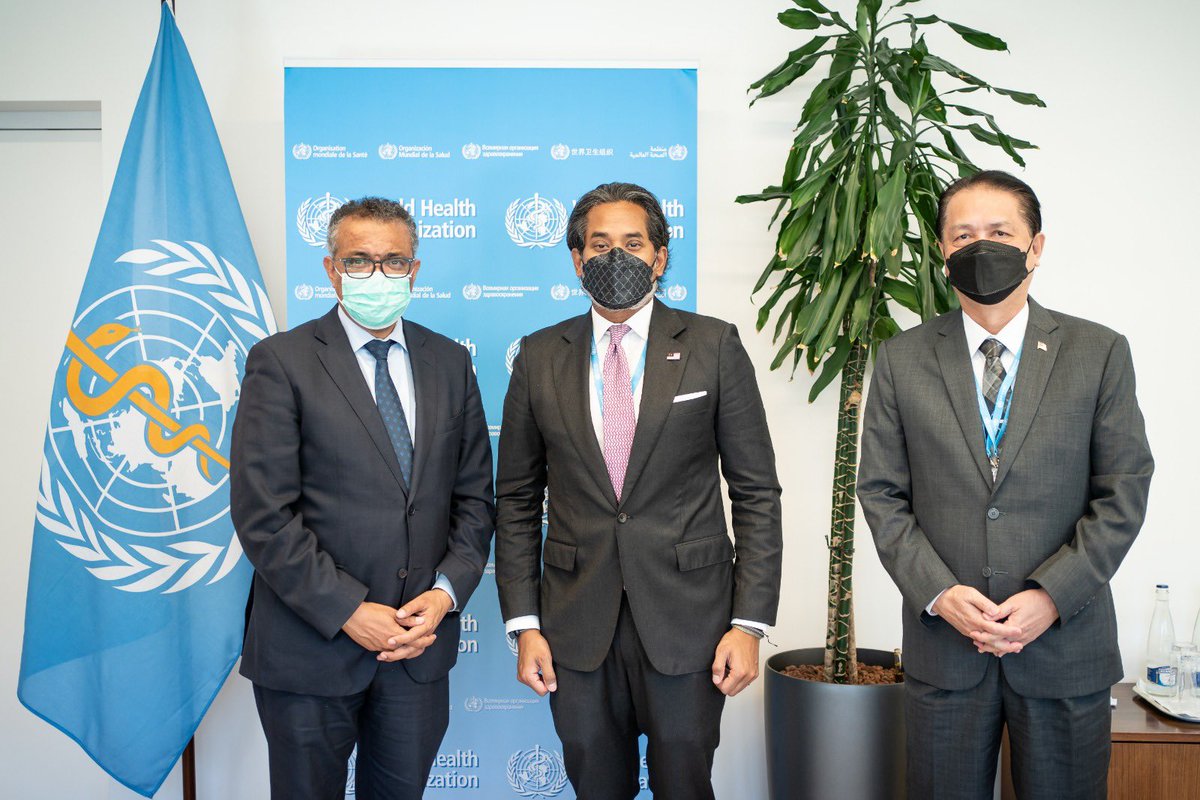 Pleased to meet with @Khairykj, #Malaysia Health Minister, at #WHA75. I thanked him for 🇲🇾's support for sustainable financing of @WHO; for leadership on behavioural insights for health work; efforts to control tobacco use in the country; & to advance safe surgery. #HealthForAll