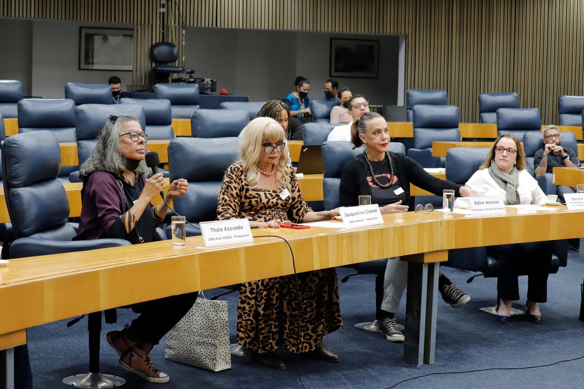 camarasaopaulo's tweet photo. #CPITrans | A CPI da Violência Contra Pessoas Trans e Travestis debateu nesta sexta-feira (27/5) o envelhecimento dessa faixa da população e os desafios, que podem ser sanados por meio de políticas públicas: https://t.co/KTqzWLhjHJ

📸 André Bueno / CMSP https://t.co/plu5cNfRmp