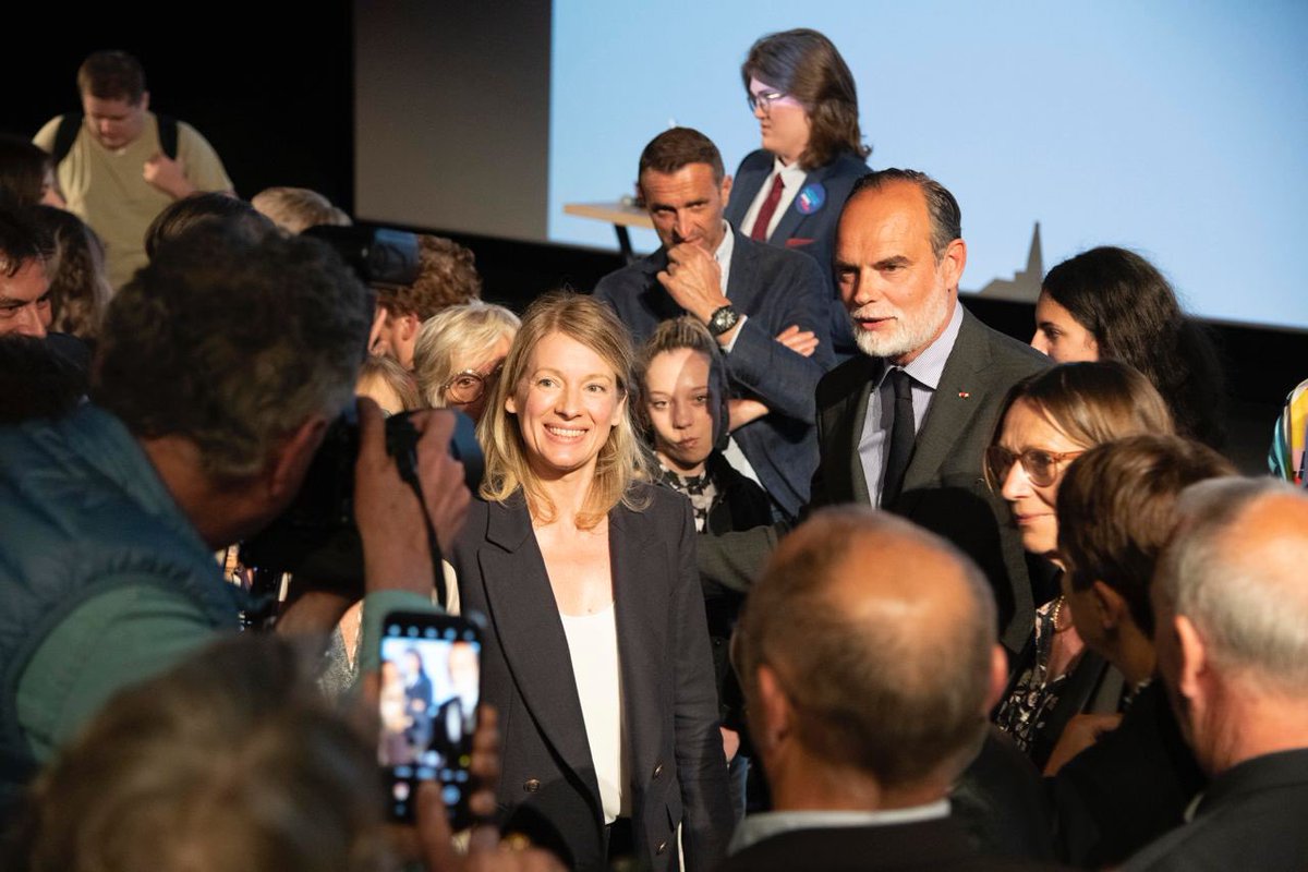 Édouard Philippe en Haute-Marne le 25 mai: plus de 200 personnes à Chaumont pour une majorité large et soudée à l’<a href="/AssembleeNat/">Assemblée nationale</a>… Retour en images sur une soirée exceptionnelle qui marquera la campagne #legislatives2022 
👉 youtu.be/mW6jWGrcnbQ 
<a href="/EPhilippe_LH/">Edouard Philippe</a> via <a href="/puissance_tv/">Puissance Télévision</a>