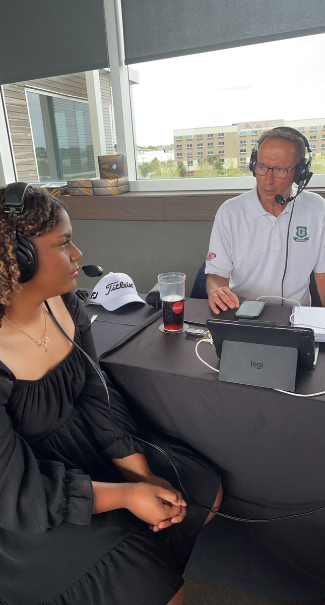 talleymama's tweet photo. We are excited to announce our @1010XL 🎓Scholar-Athletes of the Year. Thanks 🙏🏼 to our partnership with them. We @DuvalSchools are proud of our two $2,500 winners; Kayla Robinson from @bmsh_athletics who plays softball🥎 &amp; Sam Davis, a golfer⛳️ @WolfsonAthletic Congrats! https://t.co/PI3m98zzcH