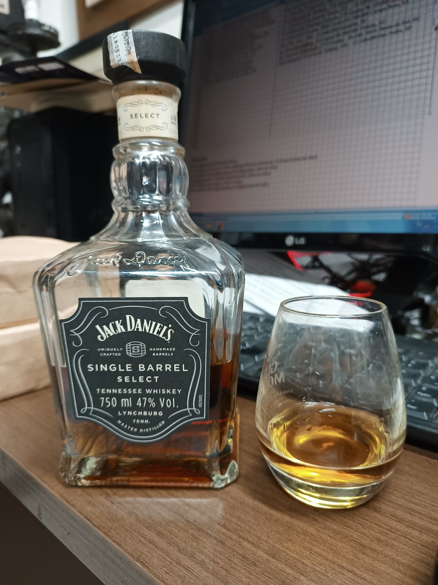GladstonMamede's tweet photo. @fermoreiraprof Um brinde para comemorar e inaugurar a sexta-feira, prof. Fernando!
@JackDaniels_US #singlebarrelselect https://t.co/mOCyybyafh
