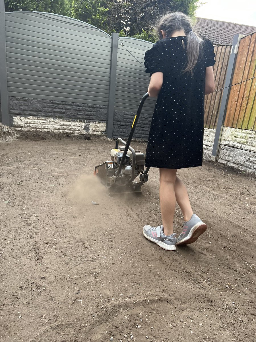 SoloMeta's tweet photo. So been a busy day in work then a busy night in the garden but it is always fun with my best mate to helpโค๏ธโค๏ธ
#daughtersarethebest #helpingdaddy https://t.co/AvfXnNdCi2