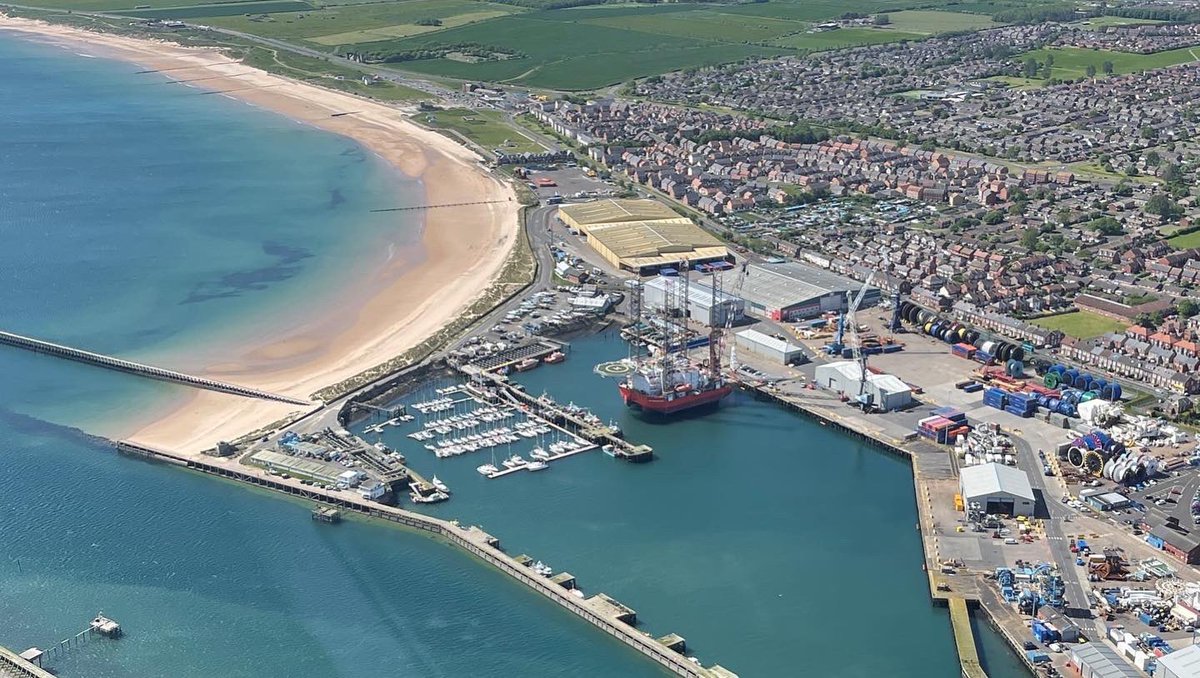 A beautiful day for flying! Departing <a href="/EshottAirfield/">Eshott Airfield</a> routing to Blythe then down the rugged north east coastline the rugged cliffs gave way to more traditional seaside towns. Across The Wash to the North Norfolk beaches &amp; lunch at Beccles #helisontour #FridayFeeling #learntofly