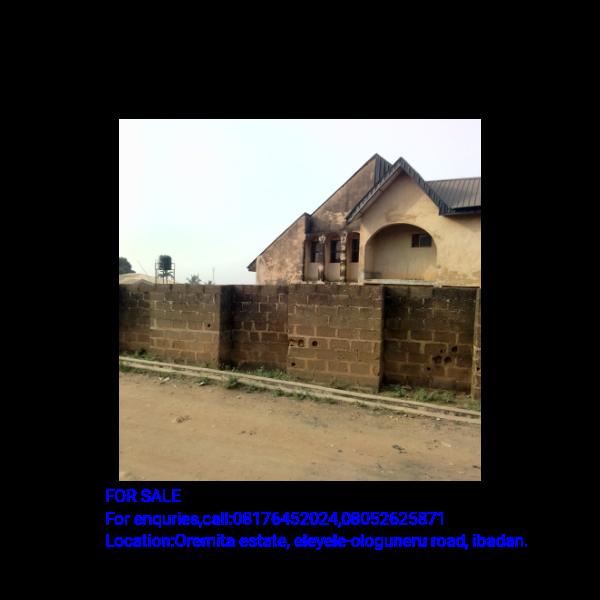 The below property is for sale
 Asking 70m
Let know your offer.
The property have 3plots of land with another 2 bedroom apartment at the back of the duplex. 
Location. Oremeta estate ologuneru ibadan oyo state Nigeria.