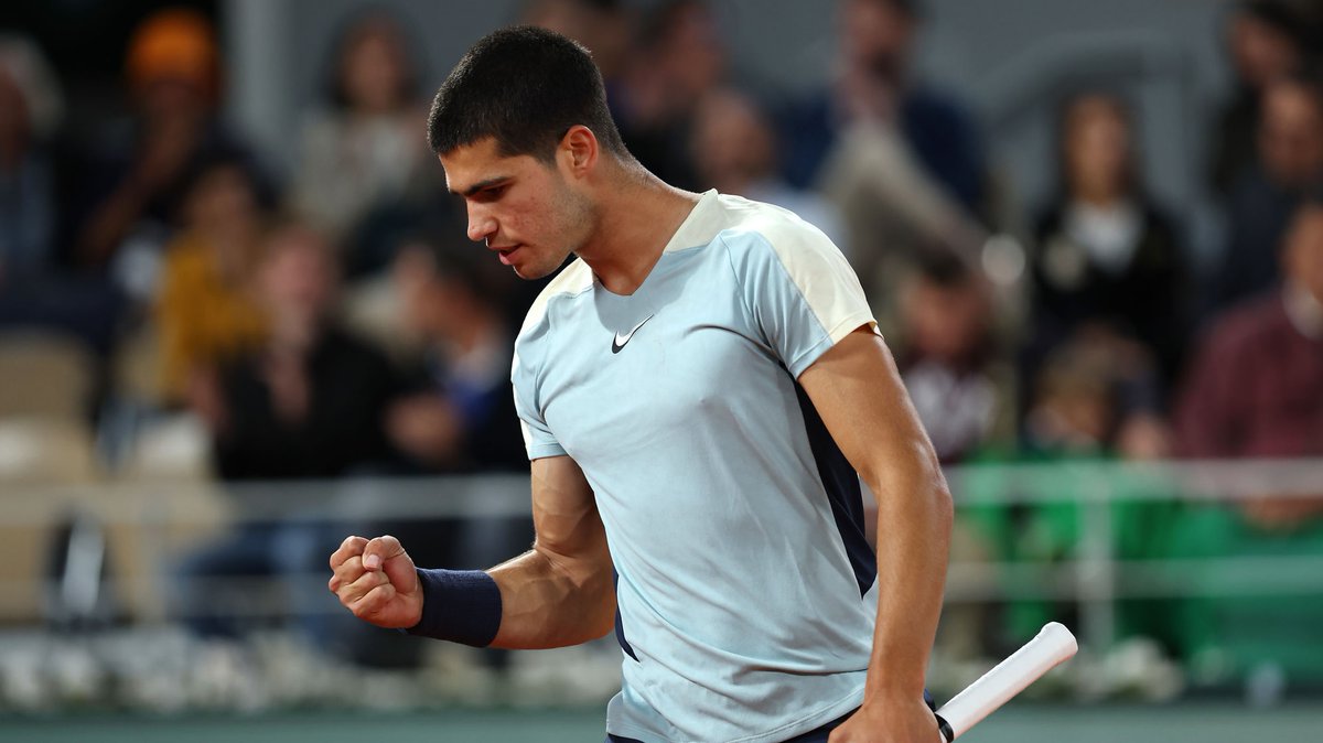 josemorgado's tweet photo. Just too good.

Carlos Alcaraz defeats Sebastian Korda, one of the three players to beat him in 2022, 6-4, 6-4, 6-2 to reach the last 16 for the first time at #RolandGarros.

2nd Grand Slam 2nd week for Alcaraz, who is playing his 6th Major.

31-3 in 2022, won his last 13 matches https://t.co/kEIdqirPcq