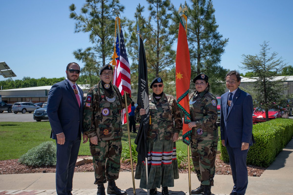 CherokeeNation's tweet photo. Cherokee Nation leaders gathered at the Cherokee Nation Veterans Center’s Cherokee War Memorial this morning to honor those who have died while serving in the U.S. military, in honor of Memorial Day. (1/3) https://t.co/WYdpzQENnW