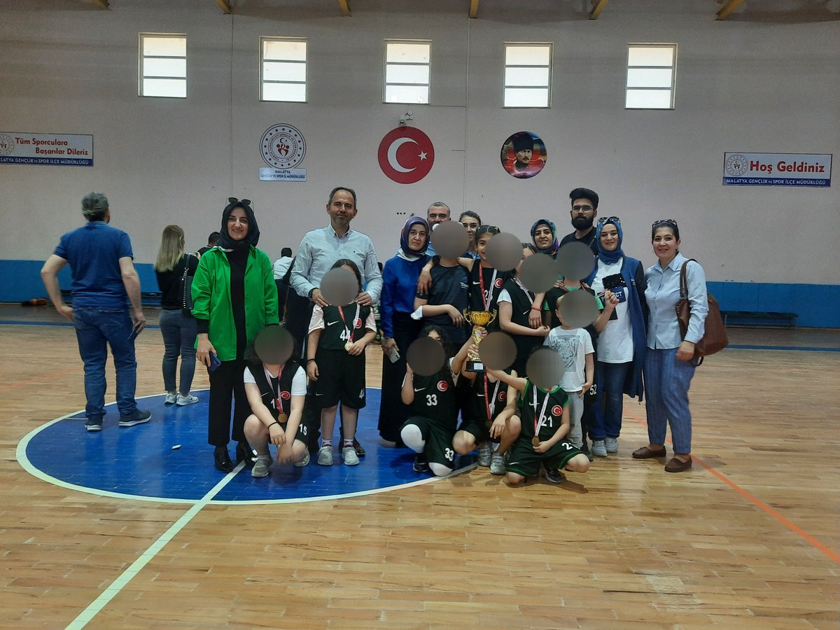 Malatya Gençlik ve Spor İl Müdürlüğü tarafından düzenlenen okullar arası Basketbol Turnuvasında Minikler Katagorisinde il Birincisi olan öğrencilerimiz 1.Kupalarını aldılar.