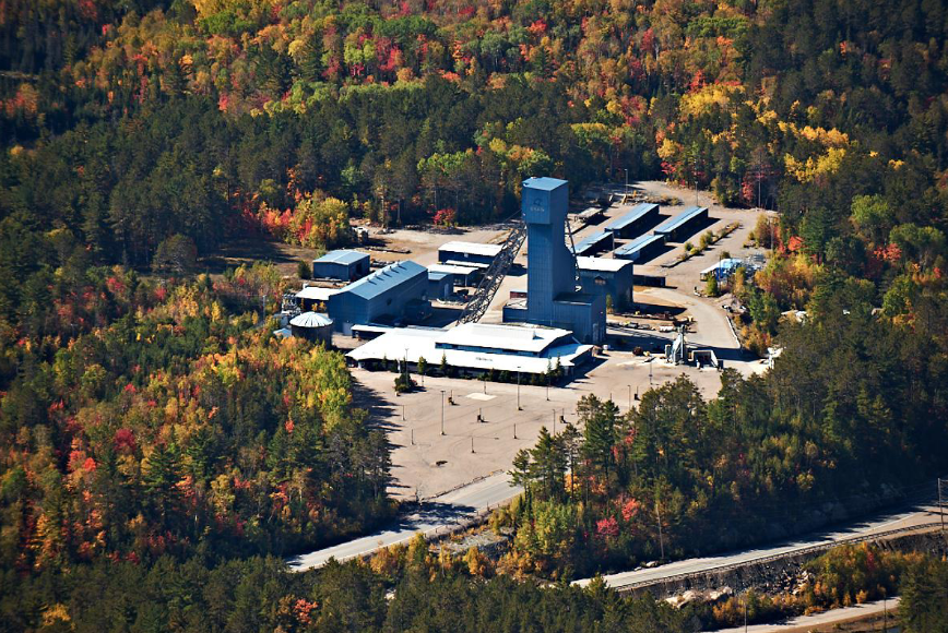 im_mining's tweet image. .@Glencore's all-electric #OnapingDepth #nickel-#copper project at 2,600 m+ is gathering pace with #BEV fleet selection now revealed - @epirocgroup battery loaders, trucks &amp;amp; drills plus support equipment from @MacLeanEng &amp;amp; personnel carriers from #Kovatera bit.ly/3wXoRKx