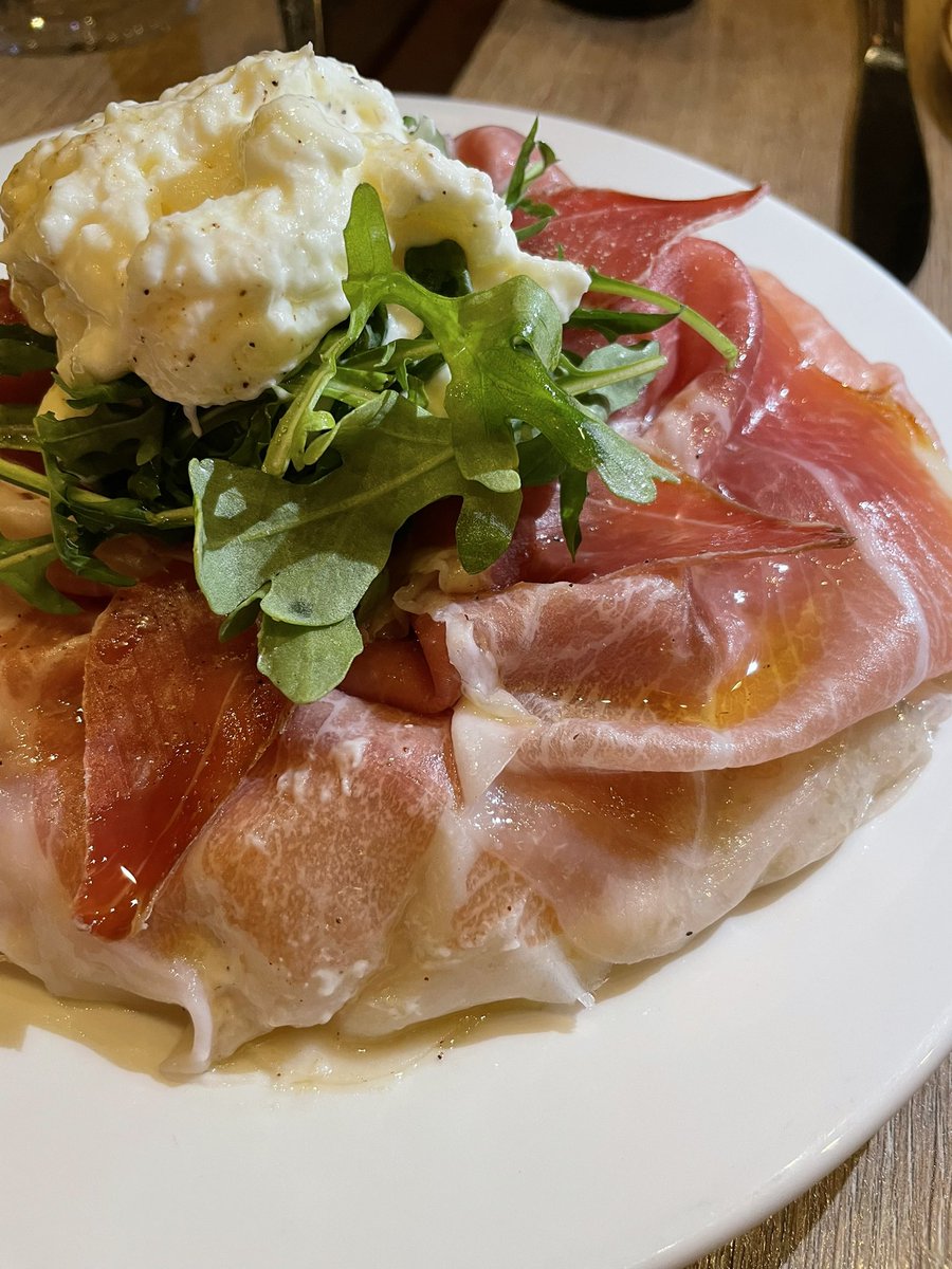 eatinglasvegas's tweet photo. The greatest unsung Italian in town. #Matteos @VenetianVegas 🍝🍷🇮🇹😋 https://t.co/85iWUP3x8S