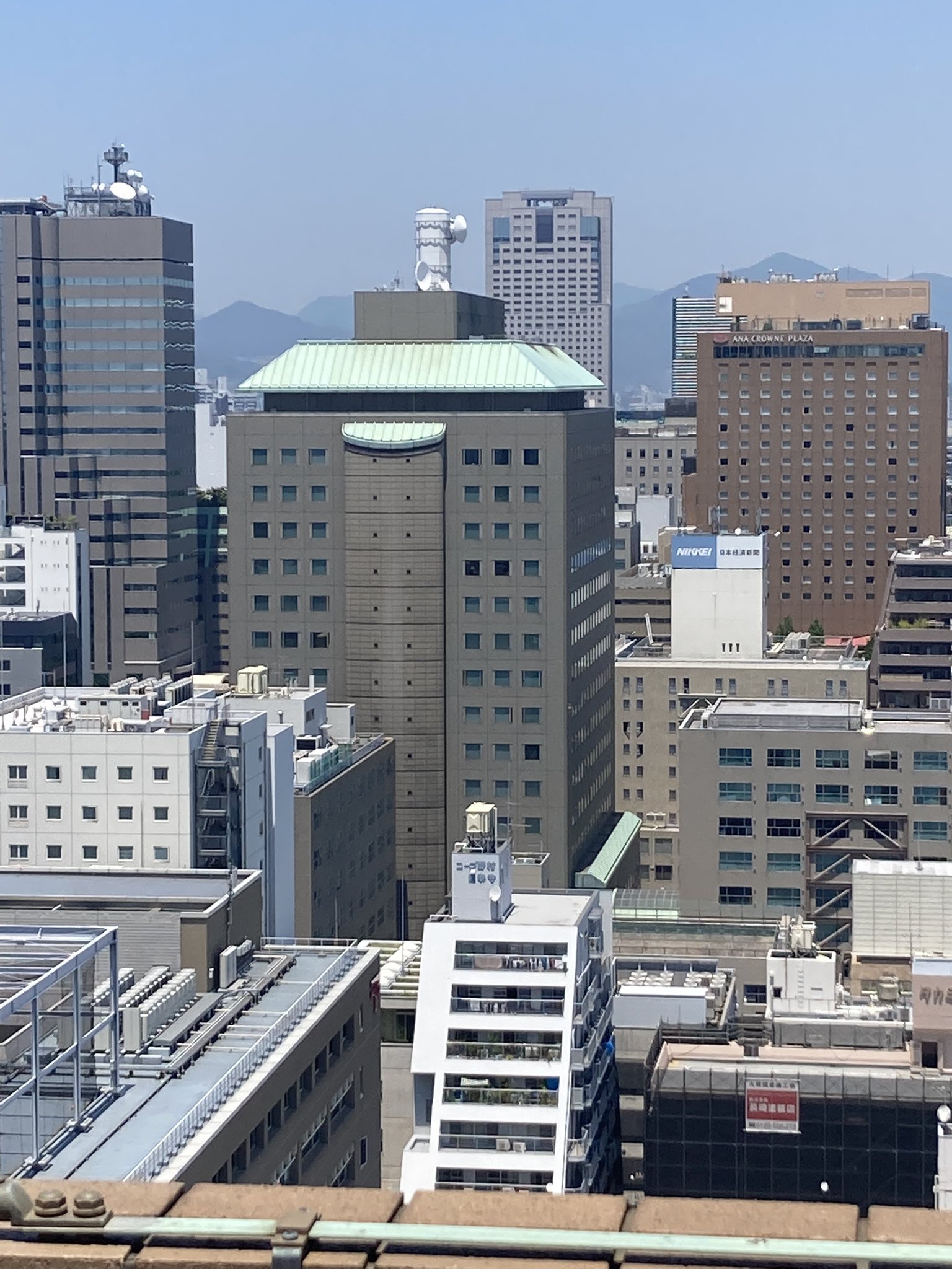 株式会社 堀和 広島市役所からの風景です 緑の屋根は 中国電力株式会社 本社１号館です 1987年に完成 高さ80ｍ で広島県で34番目に高い建築物です 広島 広島市 ひろしま Hiroshima 広島市役所 Hiroshimacityhall 中国電力 小町 鯉城通り