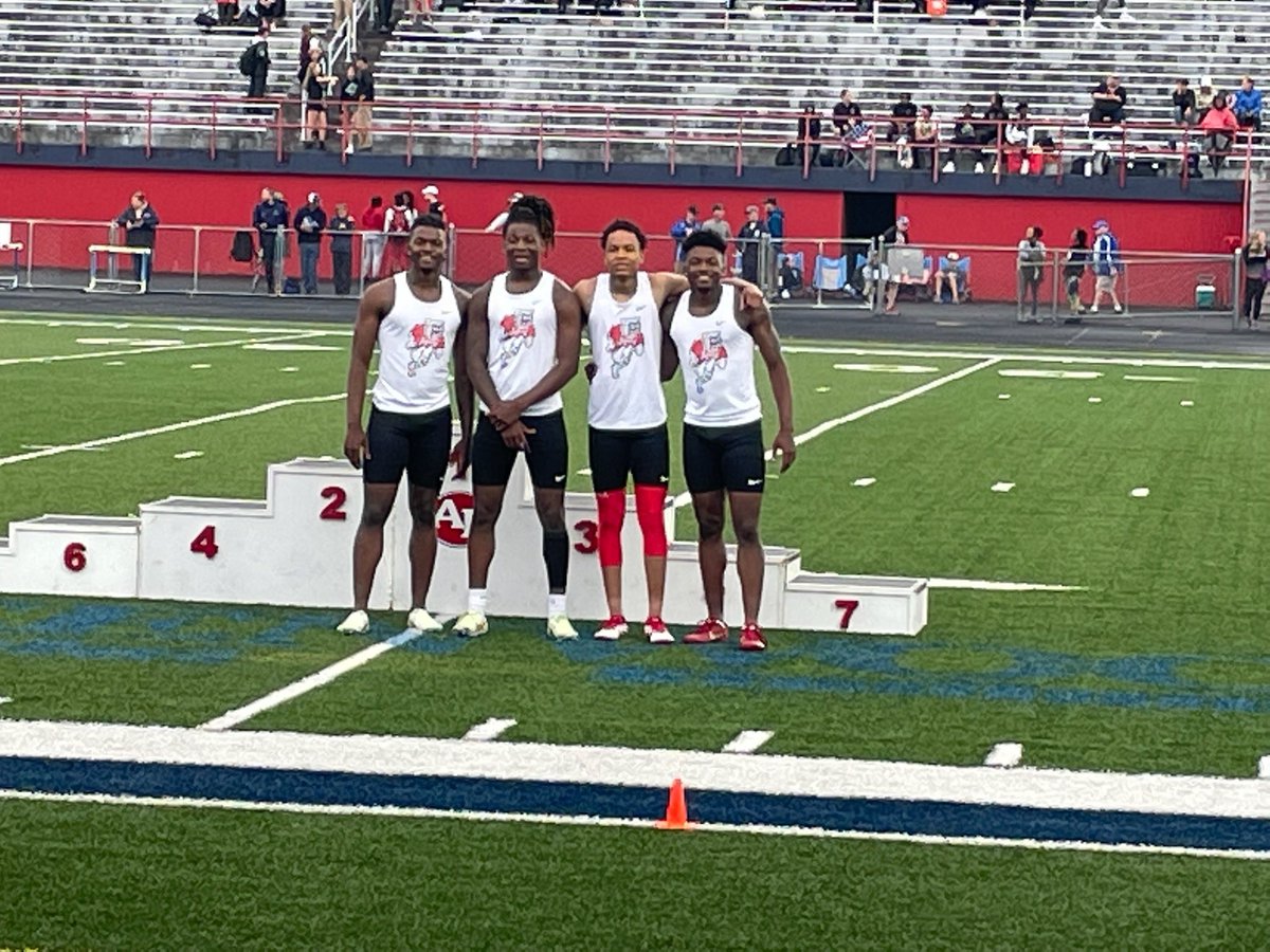 PastorAHill's tweet photo. Only have a pic of the 4x200 fellas but don’t let it confuse you, the 4x100, and Caleb Ruffin in the 100&200m are all headed to State Championships in Columbus next week. #Blessed #Fast #Focused #OneMoreMeet #NotTiredYet #WCAMSIT #MckinleyT&F https://t.co/yDkHxaRc5J