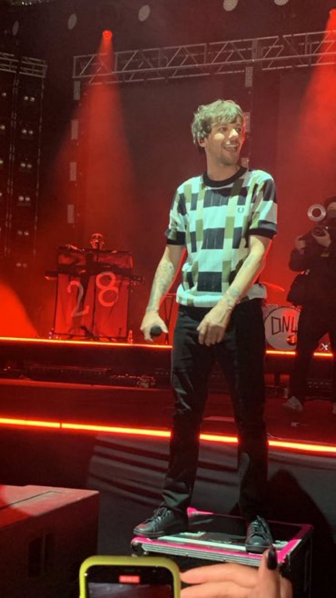 louistbr's tweet photo. 📸 • Louis no palco da Jeunesse Arena hoje! 😛

#LTWTRioDeJaneiro #LTWTRJ 27.5.22 
via kiwist91 https://t.co/kKX0Bd8qRI