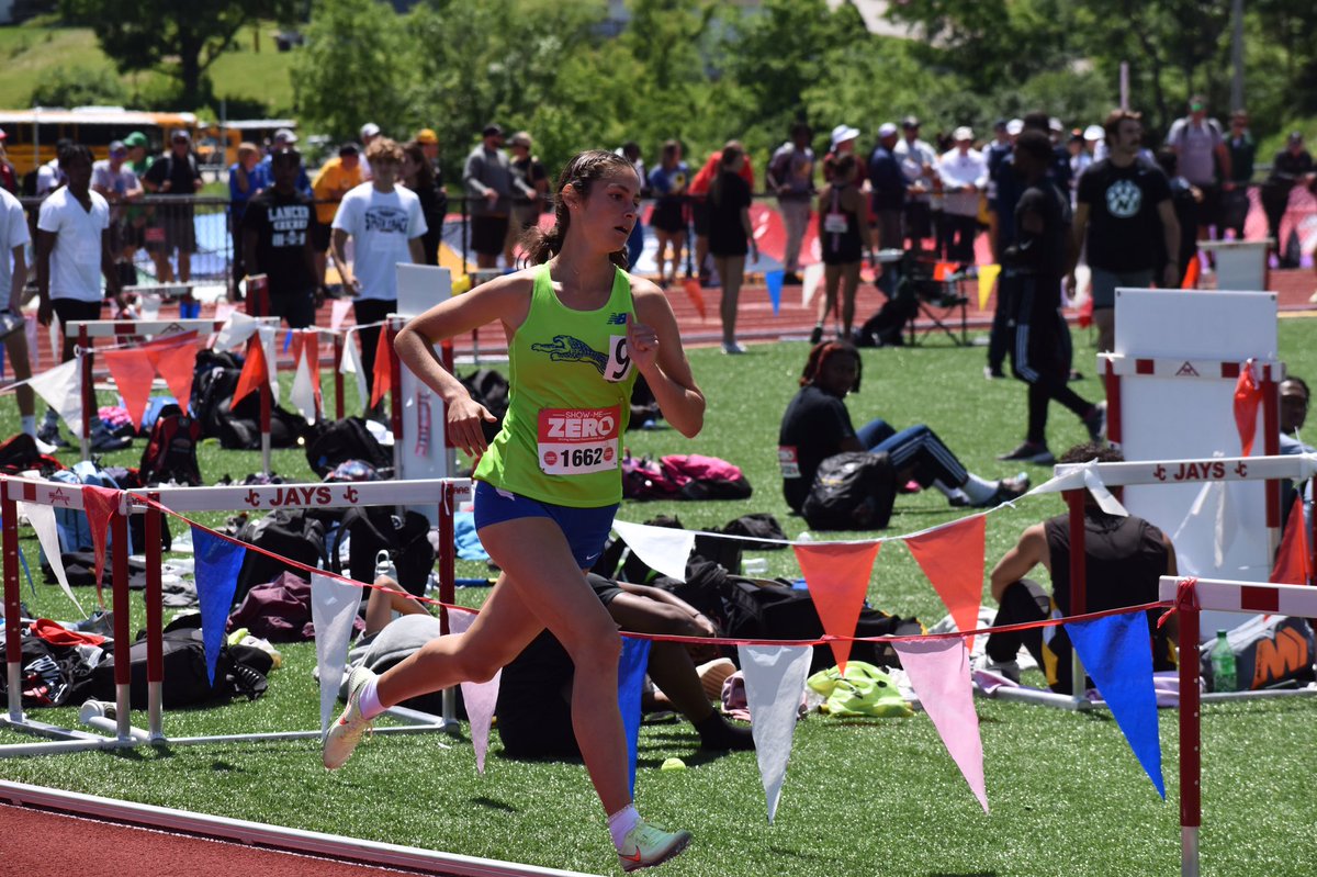 SouthDistance's tweet photo. What a day for @mtrober23 State Champion in the 1600 and All-State (4th) in the 800. More fun ahead tomorrow. 💚💙 https://t.co/L1VLKyWQiV