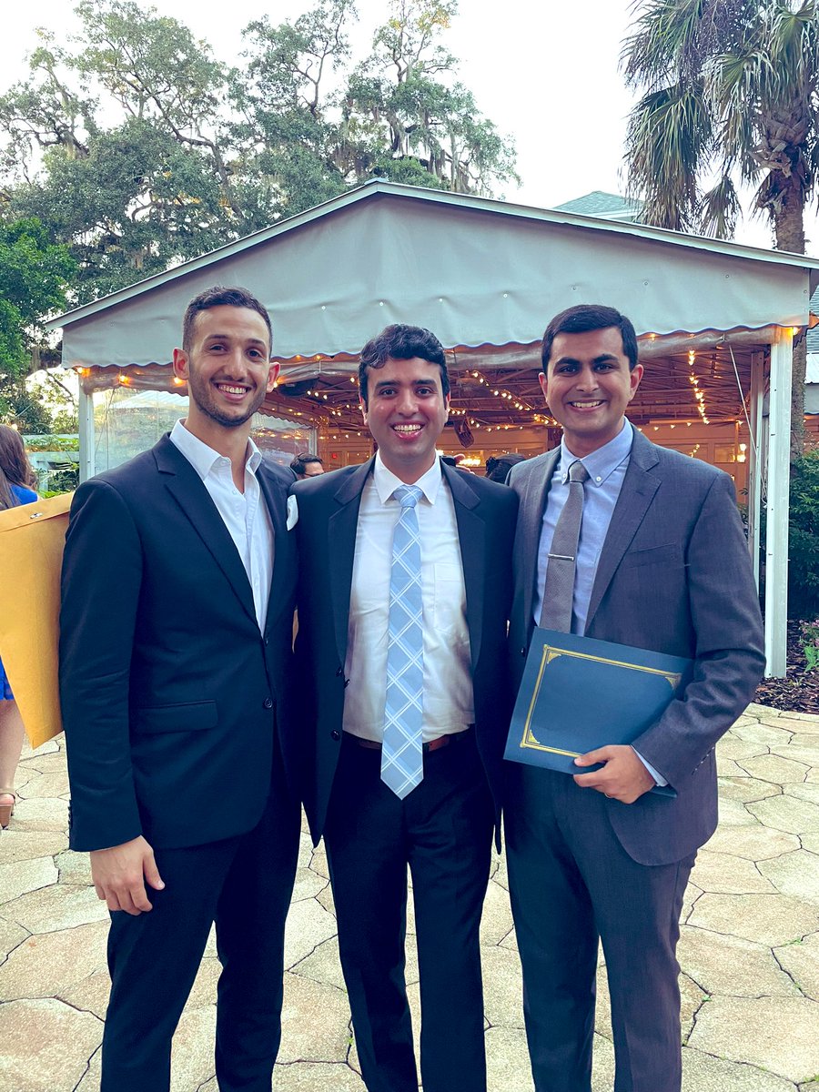umariqbalmed's tweet photo. Flanked by unanimously voted: Attending of the year! The Awesome @AliKhawajaMD @UFIMRes thank you for everything! #meded https://t.co/1t6JPjlflW